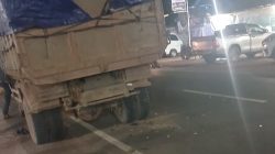 Truck Parkir di Badan Jalan  Menyebabkan Kecelakaan,  Korban Alami Luka Memar dan Telapak Tangan Berdarah.