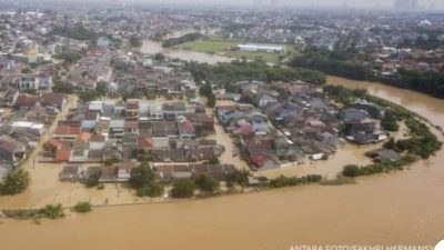 Dilanda Banjir, 114 Sekolah Rusak di Bekasi, Dapatkan Bntuan.