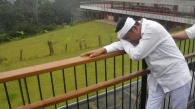 Dedi Mulyadi Nyemplung Sungai Penuh Sampah di Sukabumi: Ini Gila Semua !!!