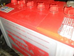 Cara Darurat Atasi Aki Mobil Soak di Perjalanan