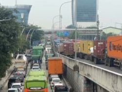 Aktivitas Bongkar Muat Penyebab Kamacetan Parah di Tanjung Priok