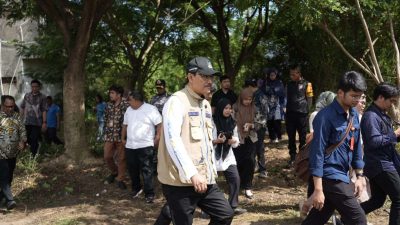 Mensos Tinjau Keluarga Penerima Bantuan Rumah