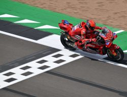 Jatuh di MotoGP Inggris, Marc Marquez Salahkan Angin