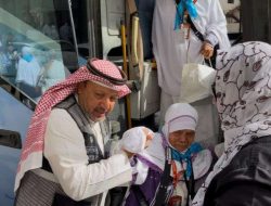 Menanti 13 Tahun, Suami-Istri ini Naik Haji Bersama