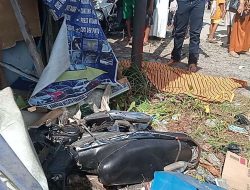 Avanza Oleng, Tabrak Pengendara dan Kios Warga