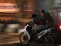 Kebut-Kebutan Remaja Warnai Malam Idul Adha di Taman Kota Sampit