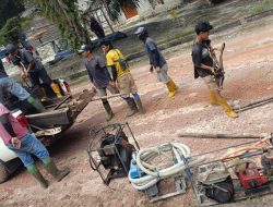 CSR PT WMGK untuk Bangun Sumur Bor di Desa Sumber Makmur, Titik Pertama di Rumah Warga Jalur 1