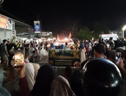 Meriah! Warga Baamang Tumpah Ruah Saksikan Pawai Obor di Malam Idul Adha