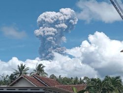 Letusan Erupsi Puncak Gunung Raung Capai 2.000 Meter