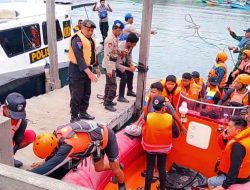 Kapal Penumpang Kandas Terseret Arus, Ratusan Orang Selamat