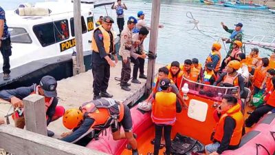 Kapal Penumpang Kandas Terseret Arus, Ratusan Orang Selamat