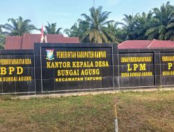 Dirut PT Indoborneo News bersilaturahmi ke Kantor Desa Sungai Agung untuk Mengikuti Proses Mediasi Salah Faham antara Partini vs Turahman