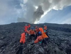 Masyarakat Sekitar Lereng Gunung Marapi Diimbau Lebih Waspada