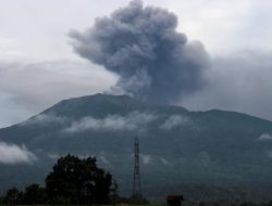 Aktivitas Gunung Marapi Sumbar Meningkat Tajam