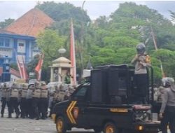 Situasi Memanas : Demo di Solo, Jalan Adi Sucipto  Ditutup Total
