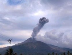 Gunung Lewotobi Laki-laki Erupsi Empat Kali