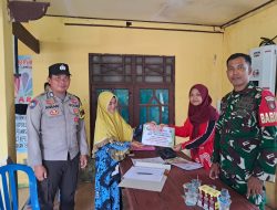 Babinsa Koramil 1015-01/MHS Dampingi Penyaluran Bantuan Langsung Tunai Dana Desa