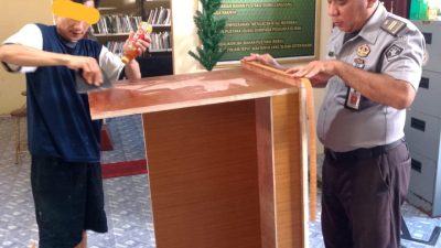 Sentuhan Kreatif WBP: Hadirkan Meja Komputer dan Sofa Fungsional