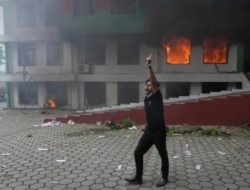Demo Rusuh di Nepal Bakar Gedung-Gedung Pemerintah Ditunggangi Perusuh