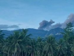 Gunung Dukono Alami Erupsi, Abu Vulkanik Ratusan Meter