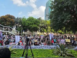 Gunakan Tujuh Bus, Masyarakat Pati Satroni Gedung KPK
