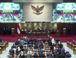 Tunjangan Dipangkas, Gaji Anggota DPR Rp65 Juta
