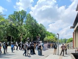 Ratusan Masa Demonstrasi Geruduk Polda Sultra Tuntut Penyidik Inisial Brigadir SH Dicopot Diduga Penyidik Pesanan