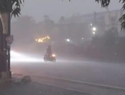 Hujan Disertai Angin Kencang Landa Depok, Sejumlah Jalan Terendam Banjir