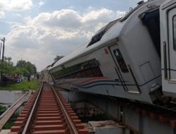 Jalur Kereta Bekasi Kembali Normal usai Insiden KA Purwojaya Anjlok