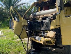 Dump Truck Hantam Tangki CPO di KM 10 Sudirman Sampit, Sopir Terjepit dan Dievakuasi Dramatis