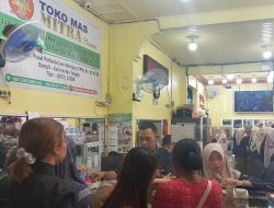 Harga Emas di Sampit Turun Rp40 Ribu, Pembeli Justru Tetap Ramai di Pasar Mentaya