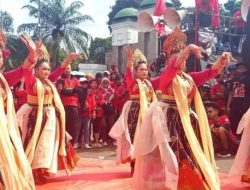 Unik! Demo di DPR Dimeriahkan Tari Jaipong dan Senam Massal