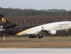 Pesawat Kargo MD-11 UPS Jatuh dan Meledak Tewaskan 7 Orang, Penyebab Masih Misterius