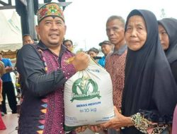 Bulog Kotim Tuntaskan Penyaluran Bantuan Pangan Presiden ke 17.024 KPM, Stok Beras Jelang Nataru Dipastikan Aman