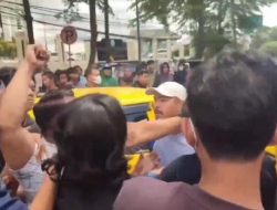 Unjuk Rasa di Gowa Ricuh, Massa Bentrok dengan Pengendara dan Aparat