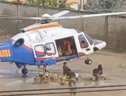 Skill Hebat Pilot! Helikopter Polri Berhasil Turunkan Bantuan di Aceh Tamiang