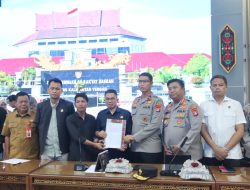 Kedepankan Sisi Humanis, Polda Kalteng Kawal Aksi Unras di Kantor DPRD