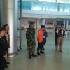 Amankan Arus Mudik Lebaran, Anggota Kodim 1016/Palangka Raya Jaga Bandara Tjilik Riwut