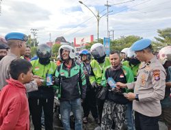 Sembari Bagikan Takjil Gratis, Bidpropam Polda Kalteng Ajak Masyarakat Manfaatkan Layanan Dumas Propam Polri