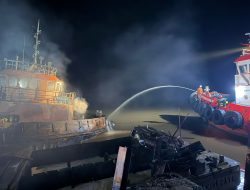 KSOP Sampit Apresiasi atas Aksi Cepat, Sinergi, dan Kekompakan Instansi Terkait untuk Penanganan Pemadaman Kebakaran Kapal TB Batara VII