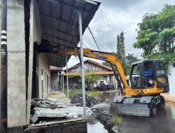 Polisi Siaga, Penertiban Bangunan Tanpa Izin di Banjarmasin Timur Berjalan Kondusif