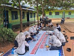Biarkan Kuas Menari, 20 Siswa Kelas IX MTs Mujahidin Ujian Praktik Seni Budaya Lewat Lukisan Penuh Makna