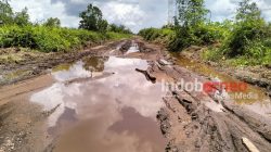 Jalan Rusak Parah, Warga WMP Sampit Minta Tanggung Jawab Perbaikan Atas Proyek Sekolah Rakyat di Kotim