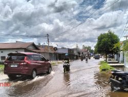 Jalan Sampit Langganan Banjir, Warga Keluhkan Minimnya Saluran Pembuangan