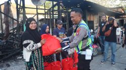 Bersama Komunitas Motor, Polres Kotim Ringankan Beban Korban Kebakaran Sampit
