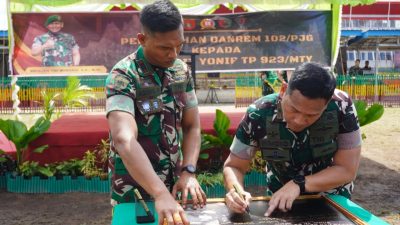 Kunker ke Stadion 29 November, Danrem 102/Pjg Serahkan 2 Sapi dan 2 Kambing ke Yonif 923 Mentaya