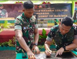 Kunker ke Stadion 29 November, Danrem 102/Pjg Serahkan 2 Sapi dan 2 Kambing ke Yonif 923 Mentaya
