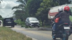 Jalan Rusak Sampit–Samuda Kerap Makan Korban, Kini Diperparah Tumpahan Minyak CPO
