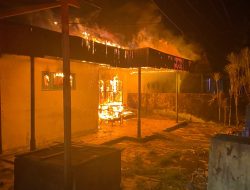 Kebakaran Hanguskan 2 Rumah di Kuala Pembuang, Satu Warga Luka Bakar