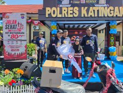 Meriah! Jalan Sehat Polres Katingan, Door Prize Motor Jatuh ke Tangan Anak Kecil